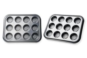 moldes para hornear de acero inoxidable para muffins o bandeja para muffins sobre fondo blanco, concepto de equipo de cocina foto