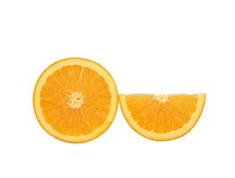fruta naranja con corte aislado en blanco foto