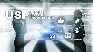 ups: propuestas de venta únicas. concepto de negocios y finanzas en una pantalla estructurada virtual. medios mixtos foto