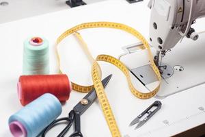 imagen de taller de costurera y herramientas foto