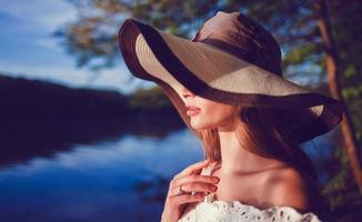 woman in hat photo