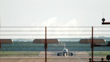 salida del avión a reacción video