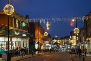 east grinstead, west sussex, reino unido, 2022. luces y adornos navideños foto