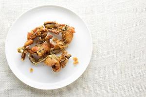 Crispy frogs legs with garlic and tarragon