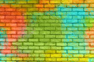 fondo de textura de pared de ladrillo pintado de colores. pared de ladrillo de graffiti, fondo colorido. foto
