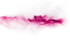 salpicaduras de partículas rosadas sobre fondo blanco. explosión de polvo rosa. foto