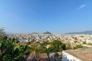 panorama de la ciudad en la colina de lycabettus foto
