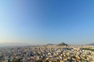 panorama de la ciudad en la colina de lycabettus foto