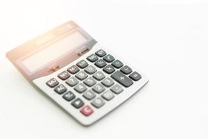 calculadora aislado en blanco