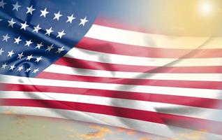 bandera de estados unidos ondeando en el viento, bandera del país americano al atardecer o al amanecer.