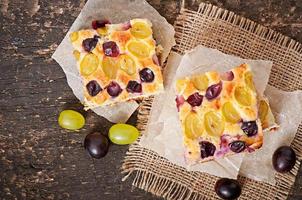 pie with grapes and vanilla photo