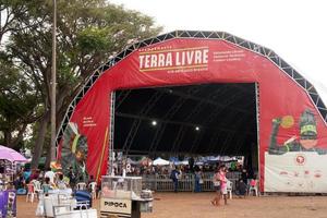 brasilia, df, brasil-12 de abril de 2022 indígenas nativos de todo brasil, descienden sobre brasilia, para el campamento anual de tierra libre o acampamento terra livre. foto