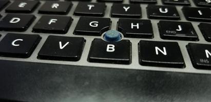 foto de súper primer plano del teclado del portátil