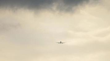 Airplane flies, cloudy video