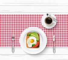 menú de desayuno con huevo frito, tostadas y taza de café negro sobre mesa de madera vector