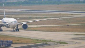 avion sur l'aérodrome video