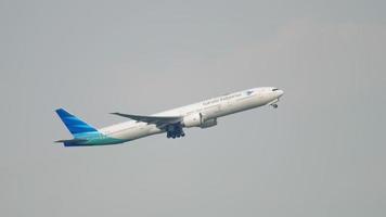 Airplane Garuda Indonesia climb video