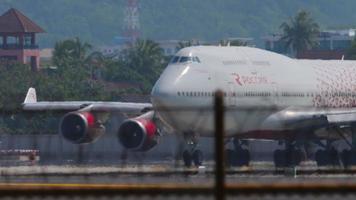 Jumbo jet Rossiya at Phuket airport video