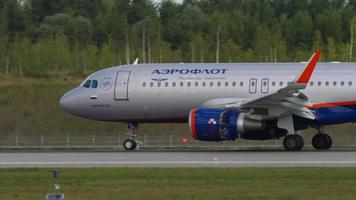 Flugzeug angehobene Landeklappen, Bremsen video