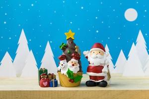 juguetes para niños para decoración navideña. foto