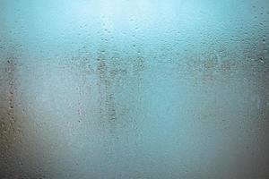 gotas de agua en el cristal de la ventana foto