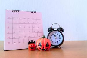 Halloween se acerca. 31 de octubre en el calendario. concepto de truco y trato foto