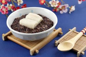 Oshiruko, sweet red-bean soup with rice cake photo