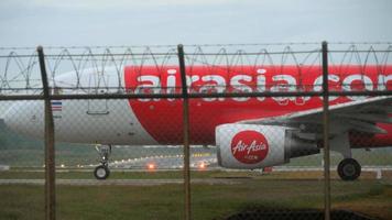 AirAsia Airbus 320 taxiing video