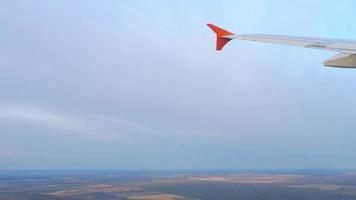 luchtfoto van vertrekkend vliegtuig video