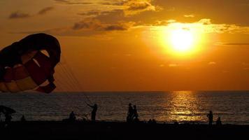 coucher de soleil sur l'océan video