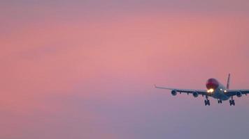 Edelweiss Airbus A340 landing video