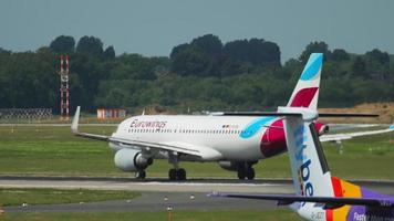 aereo eurowings che prende velocità video