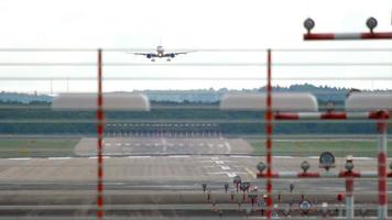 flygplan som närmar sig innan landning video