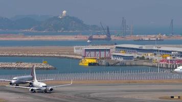 tráfego ocupado no aeroporto de hong kong video