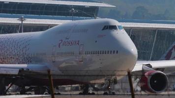 Boeing 747 Rossiya at airport video