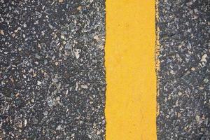 yellow line on the road photo