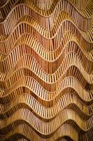 fondo de naturaleza de superficie de bambú de textura de tejido artesanal marrón foto