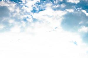 fondo de nubes y cielo azul. foto