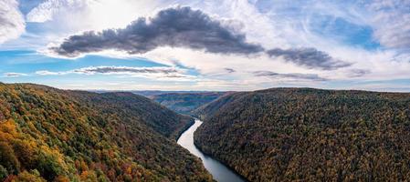 coopers rock state park con vista al río cheat en virginia occidental con colores de otoño foto