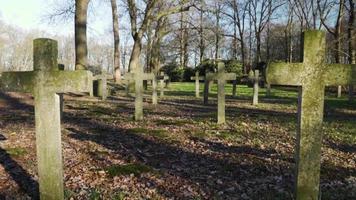 Friedhof mit Kreuzen video
