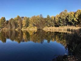 una vista del lago alderford cerca de whitchurch en shropshire foto