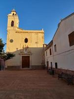 vistas de la ciudad de lugar nuevo de fenollet, españa foto