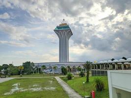 Photo of the landscape and minaret of the Islamic Center of Balikpapan, Kalimantan