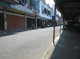 magelang, indonesia 2022, caminando en las tiendas de la ciudad de magelang foto