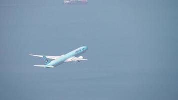 korean air boeing 777 subir video