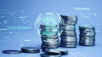 Bitcoin digitales Geld Computergrafik Hintergrund. Stop-Motion-Münzenstapel erhöhen.