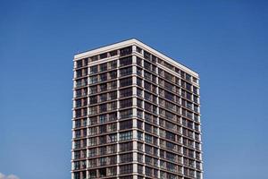 edificio de apartamentos de gran altura foto