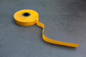 rollo amarillo de cinta aislante de pvc para la construcción y trabajos domésticos para aislamiento eléctrico