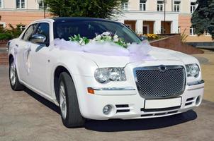 coche de bodas en la ciudad foto