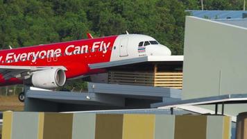 airasia pousando em phuket video